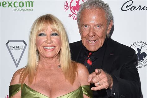 suzan summers nude|Suzanne Somers, 74, poses completely NUDE in shocking new。